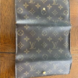 Louis Vuitton Black and Gold Monogram Clutch